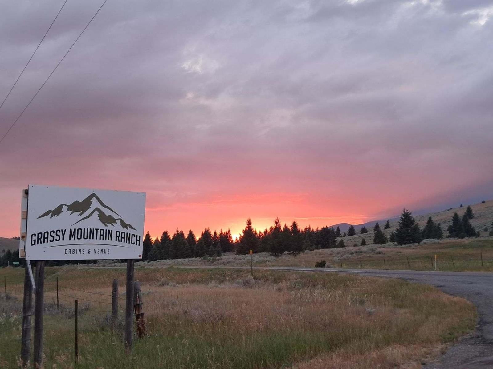 Hotel Grassy Mountain Ranch White Sulphur Springs Exterior foto